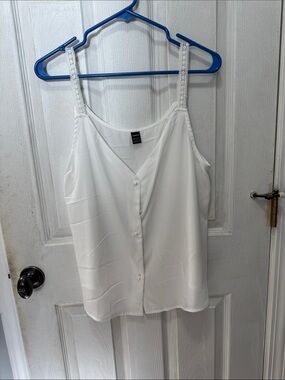 Suzy Shier White Lace-Trim Button Front Camisole
